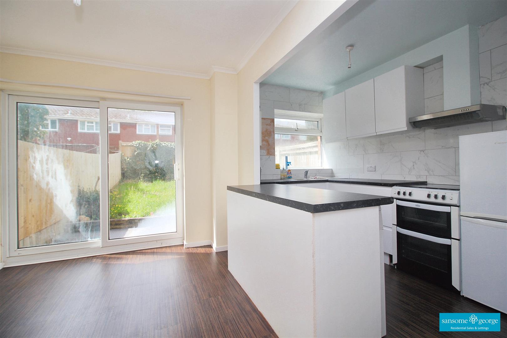 3 bed property in Barnwood Close, Berkshire